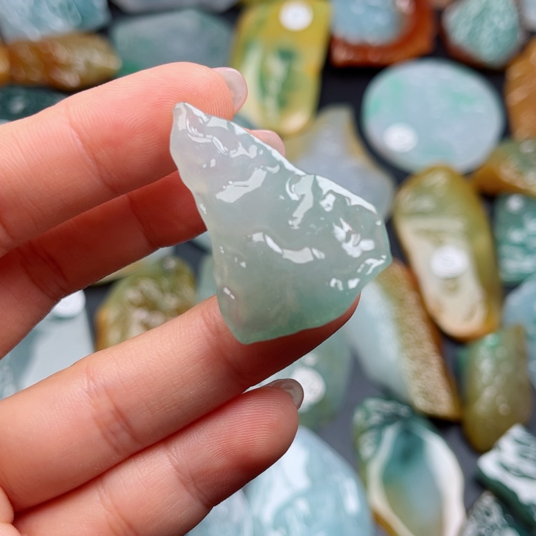 翡翠颈饰未镶嵌挂件