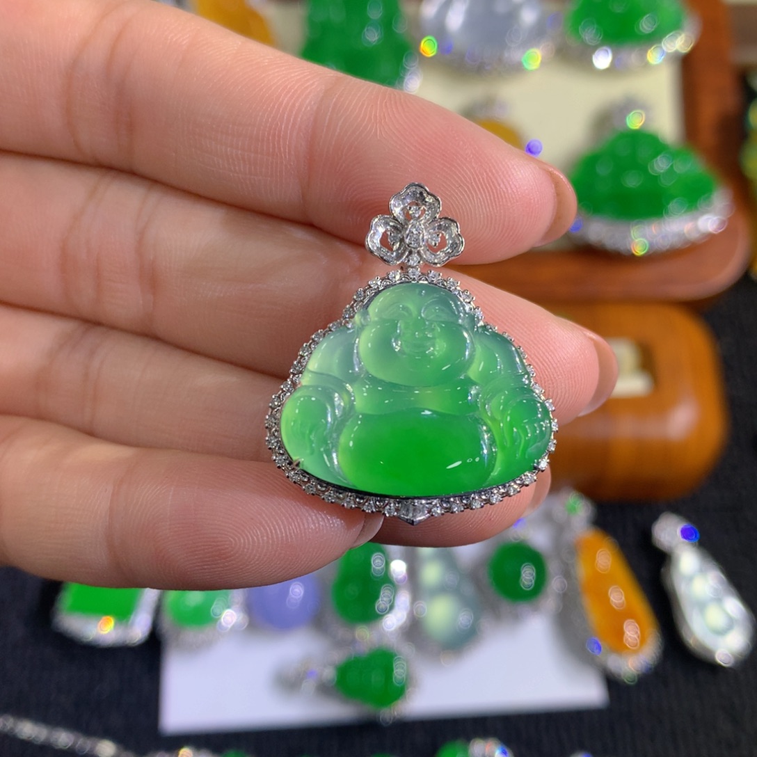 翡翠18K金镶嵌颈饰