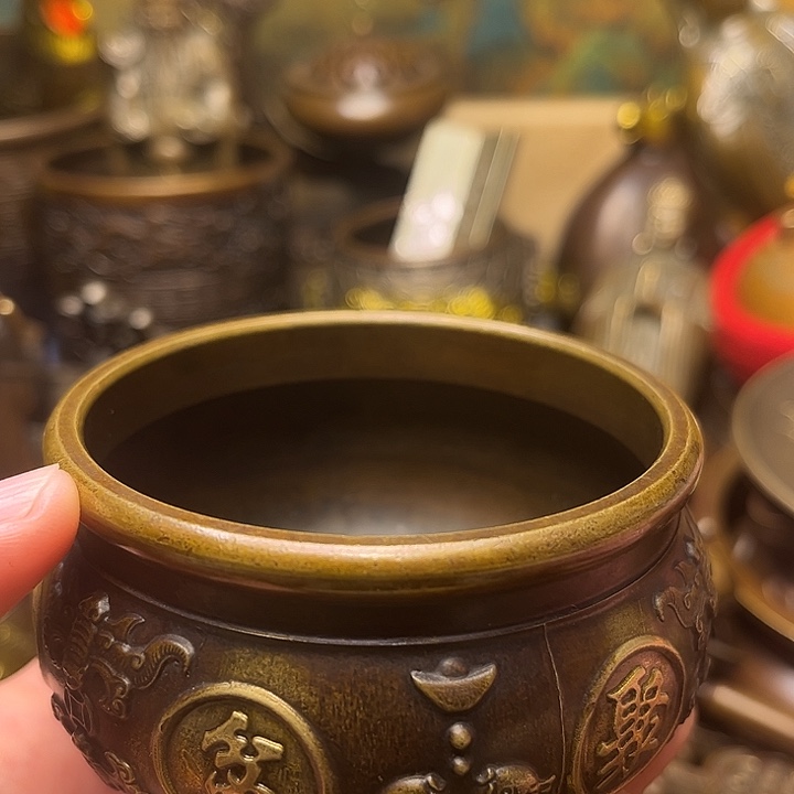 精美铜器批发档口