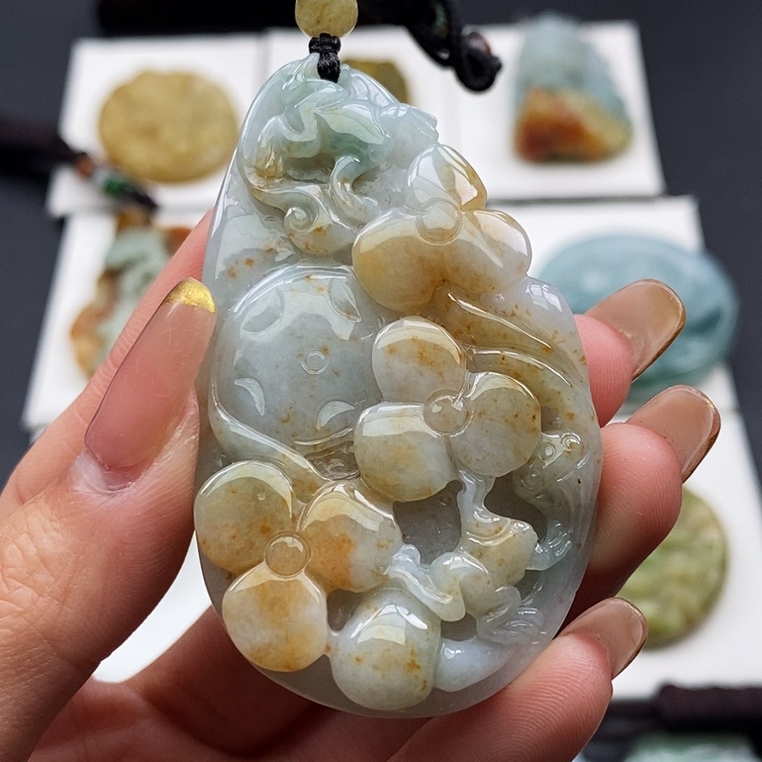翡翠颈饰未镶嵌翡翠