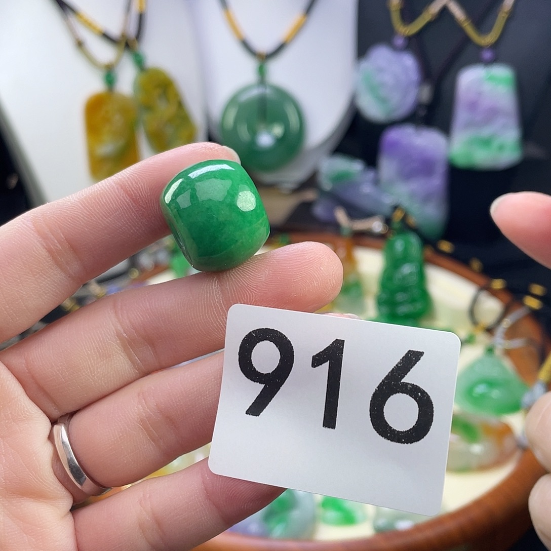 翡翠未镶嵌吊坠(赠链)