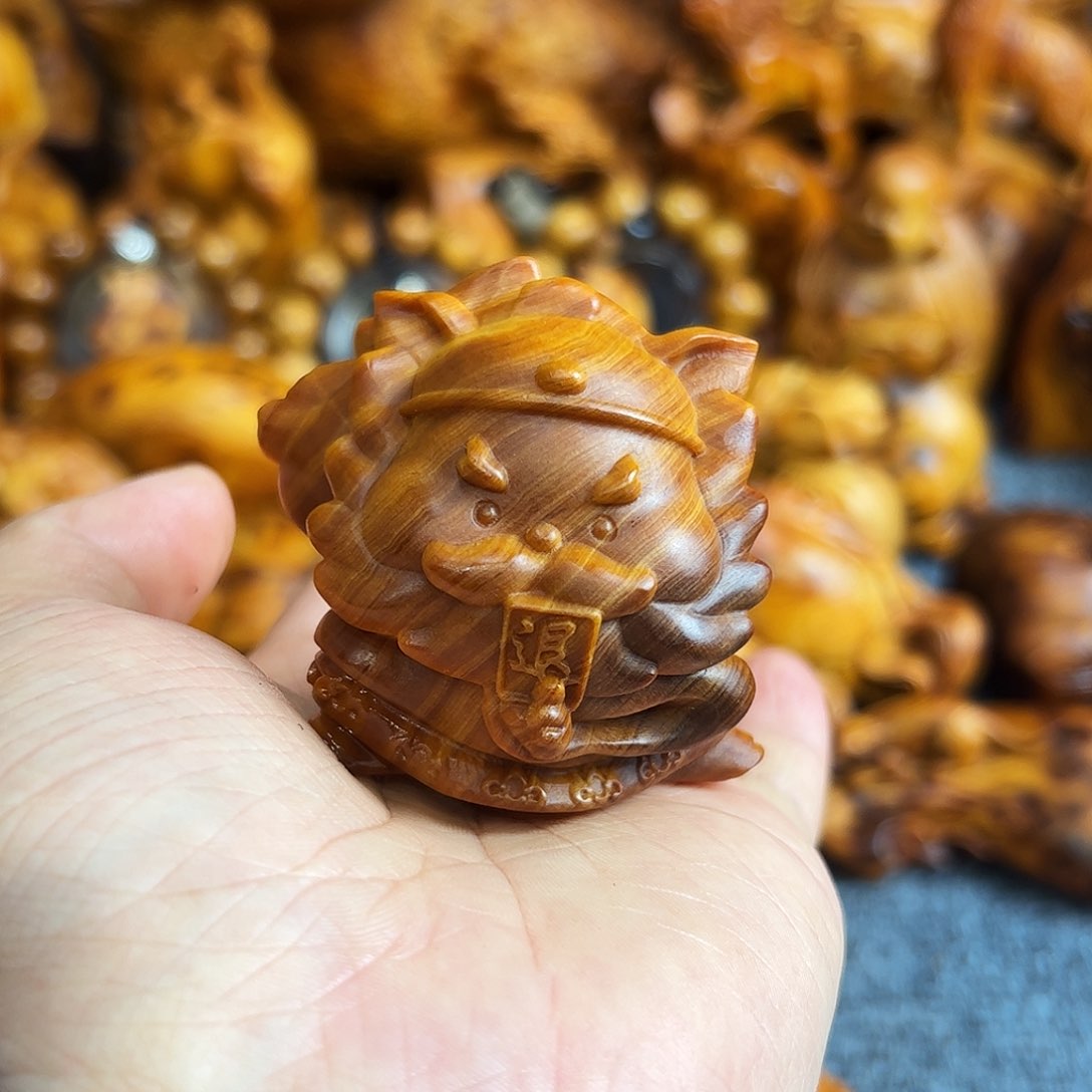 柏木太行崖柏溏心手把件钟馗