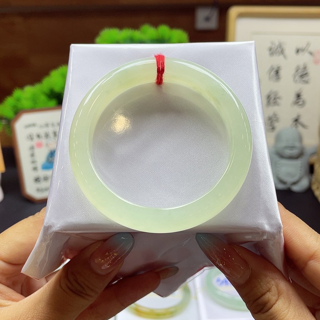 翡翠未镶嵌手镯13 号链接