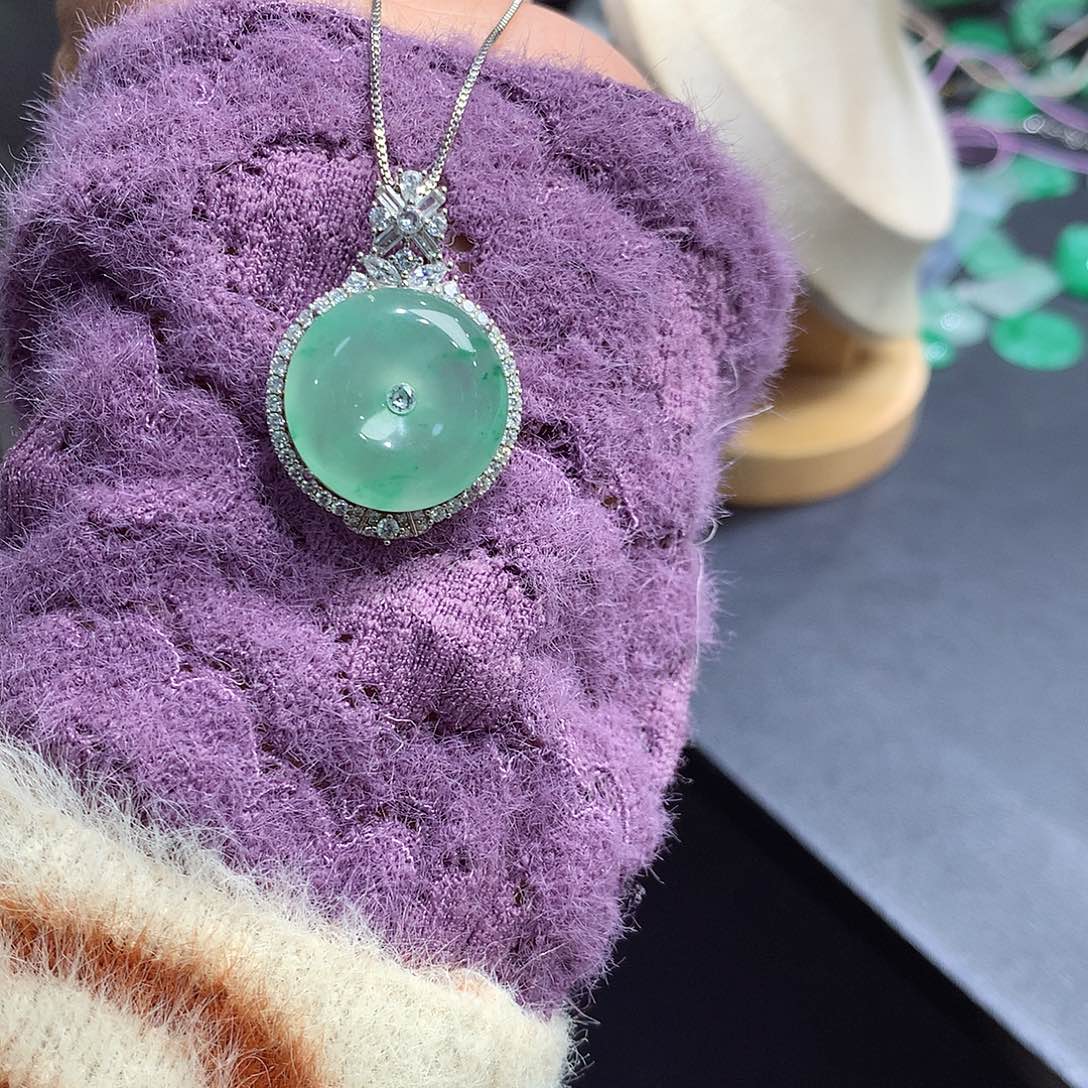 颈饰银S925镶嵌石英质玉（非洲翠）