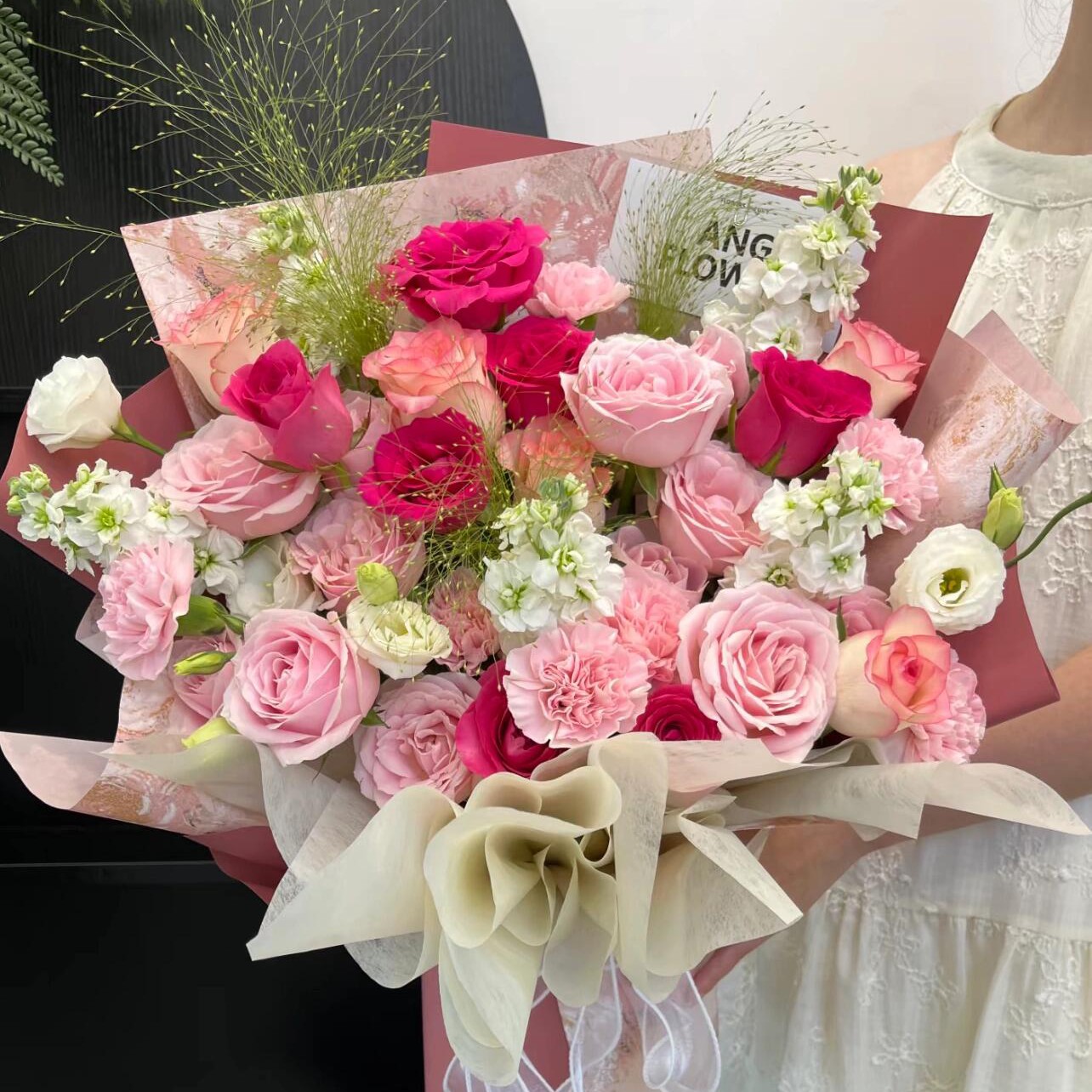 19支粉玫瑰混搭花束送老婆，送闺蜜