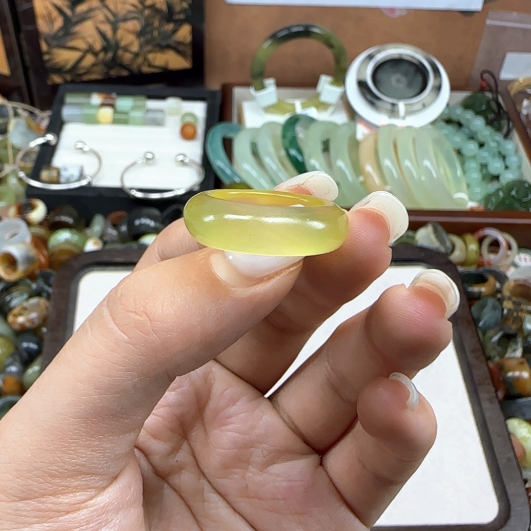 花***生蛇纹石玉未镶嵌戒指港14