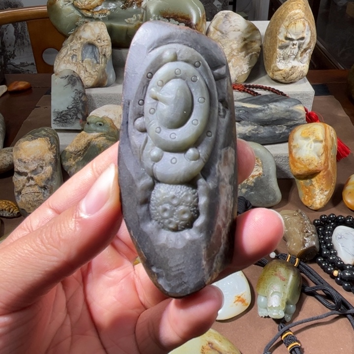 和田玉未镶嵌把件