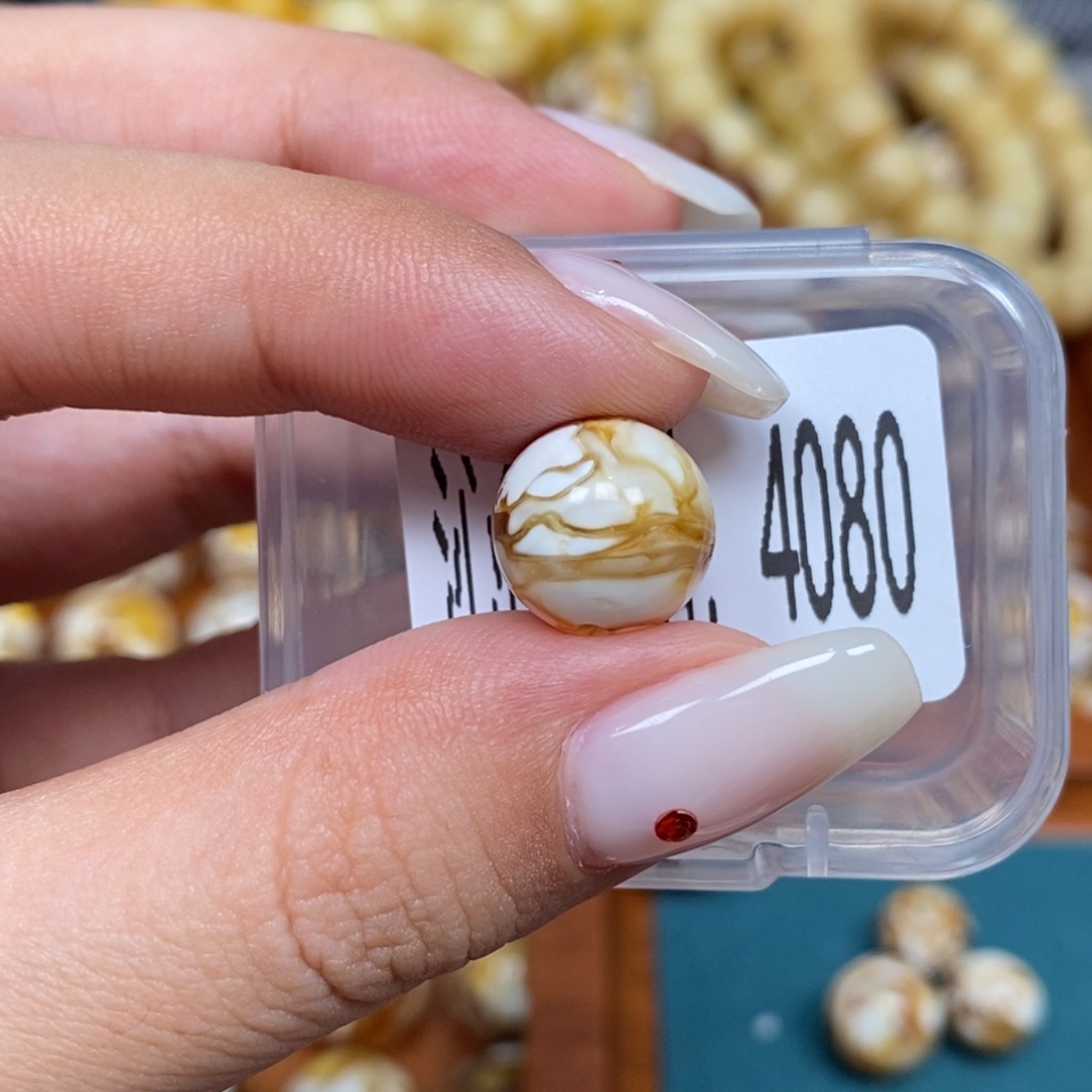 蜜蜡未镶嵌珠宝奇石4080