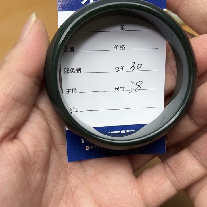 和田玉手镯未镶嵌知*行