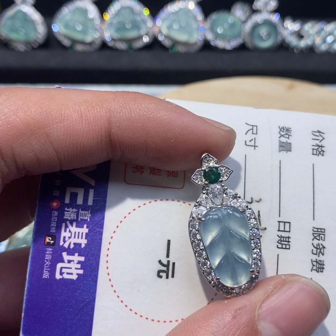 翡翠颈饰未镶嵌翡翠