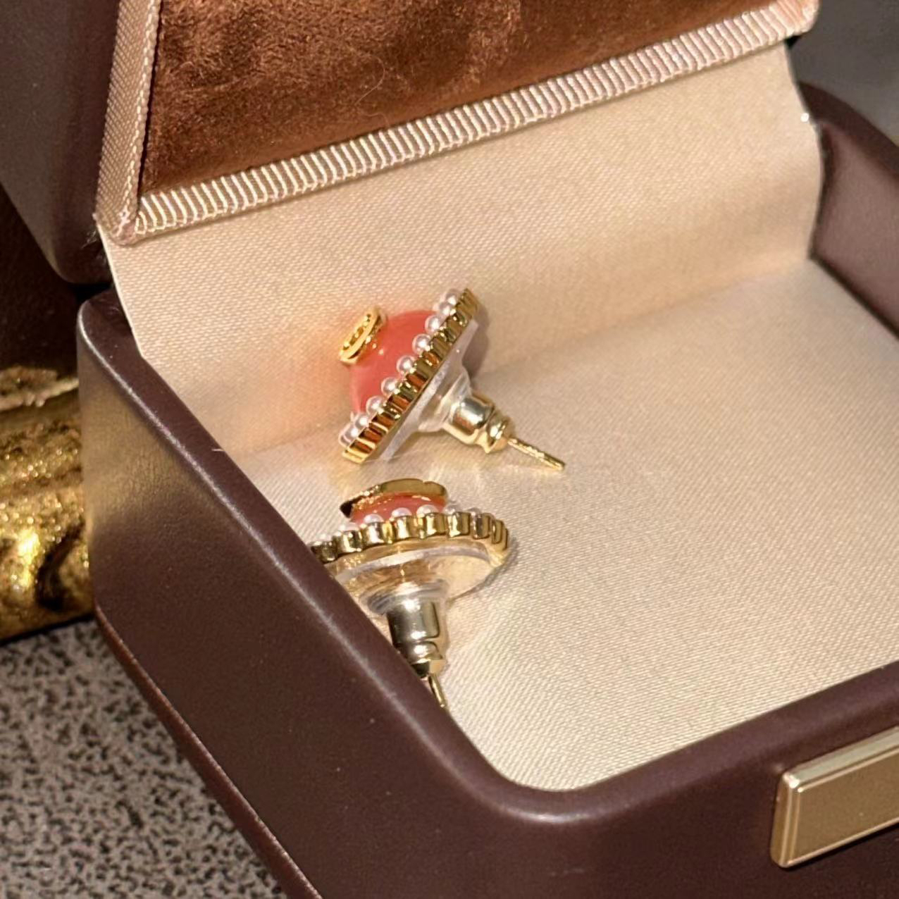 铜合金耳饰 橙色圆形D字母耳饰-67252