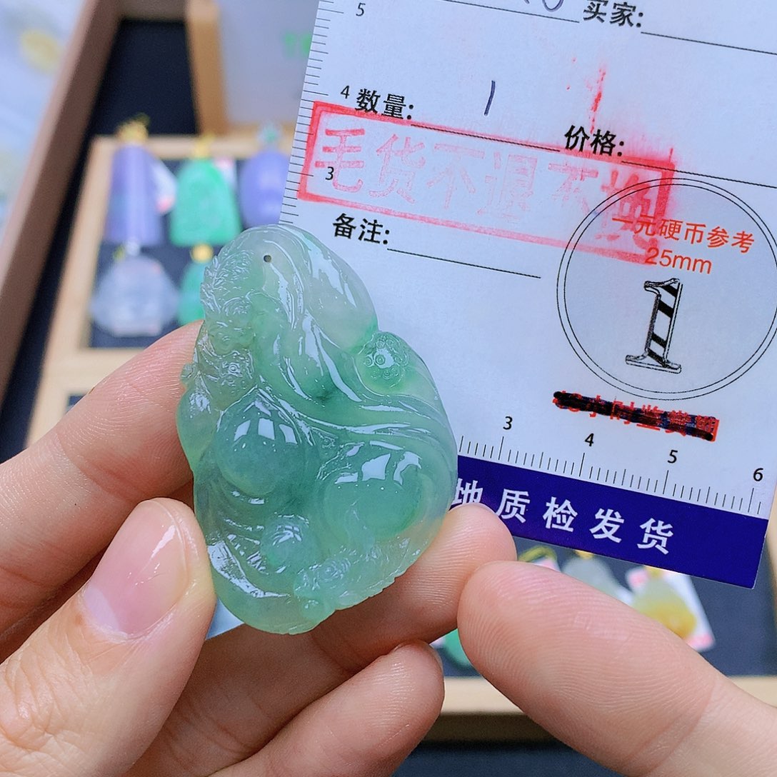 毛***虫翡翠未镶嵌颈饰翡翠