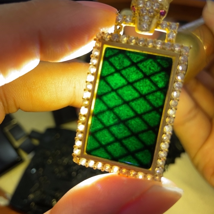 翡翠颈饰未镶嵌墨翠