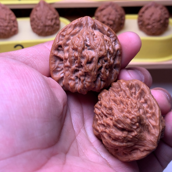 吊坠桃核金蝉王好看