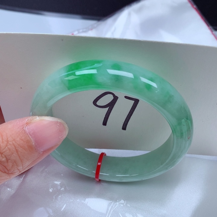 翡翠手镯未镶嵌翡翠