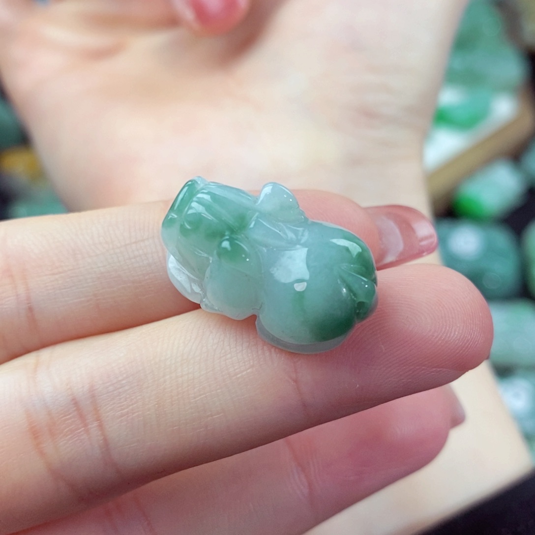 翡翠颈饰未镶嵌天然