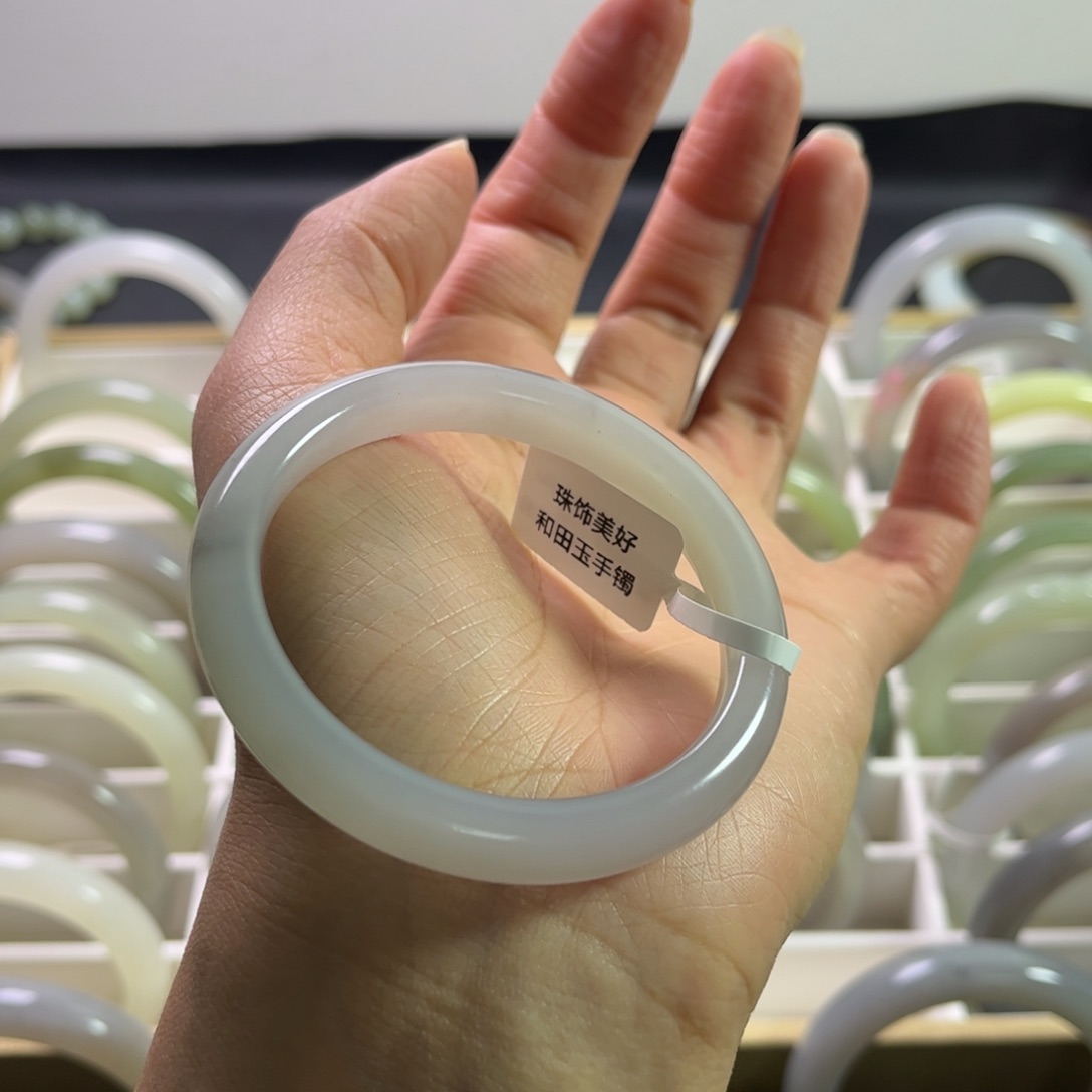 和田玉手镯52圈口未镶嵌