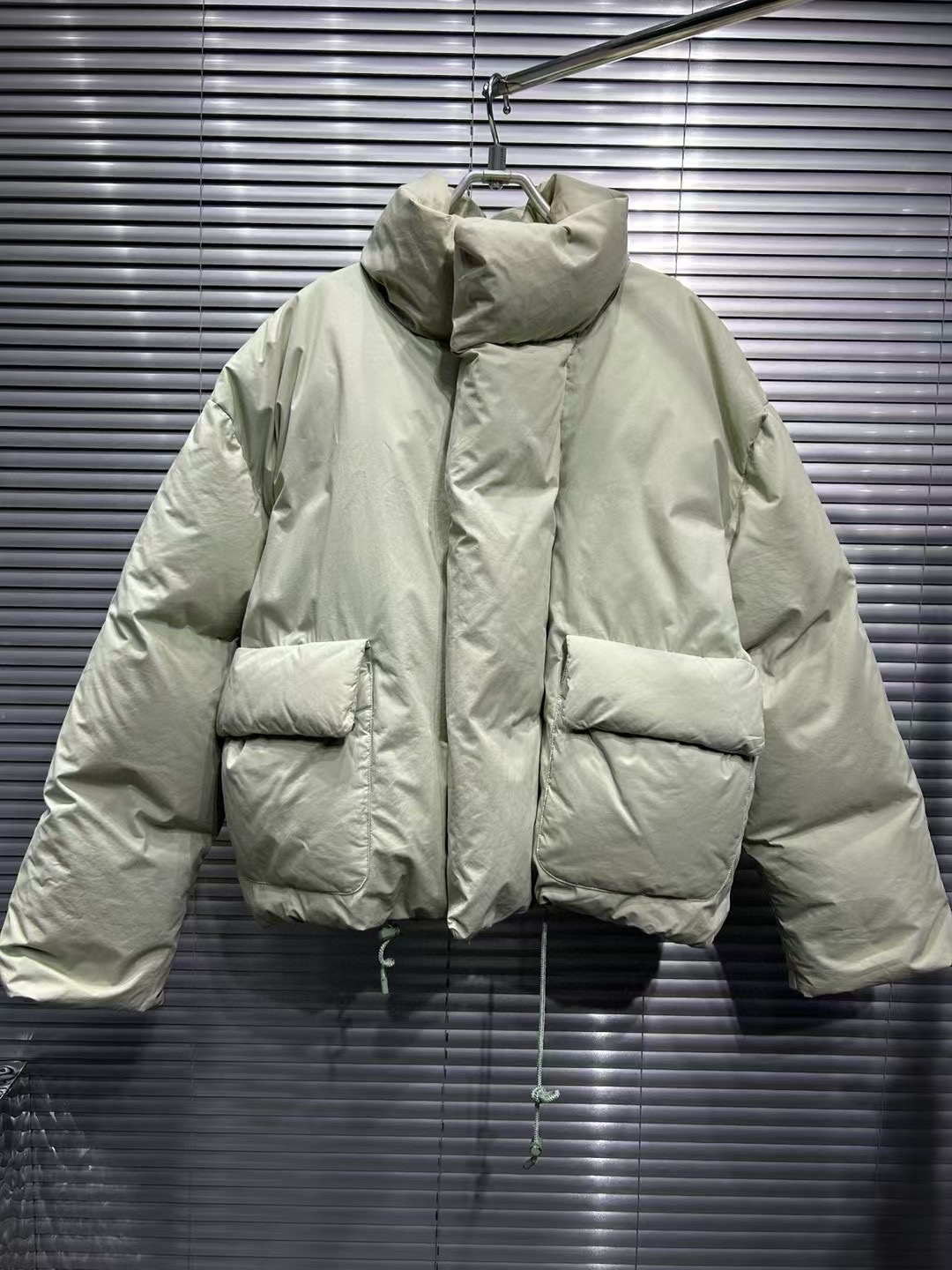 95新 LouisVuitton/路易威登 下摆抽绳大口袋棉衣 48码