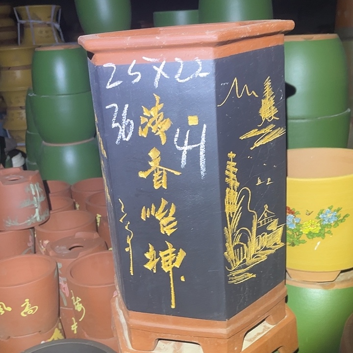 紫砂花盆紫砂花盆和一