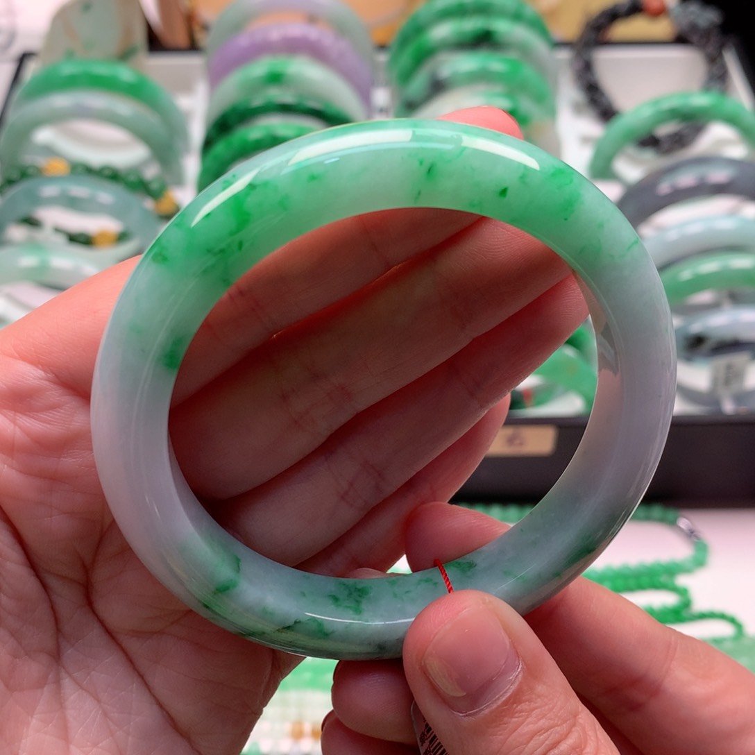 翡翠手镯未镶嵌缅甸