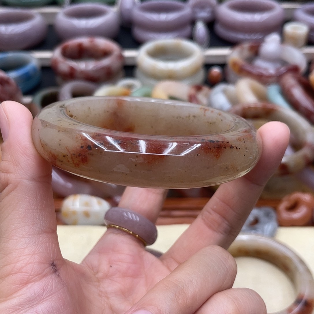 石英岩玉未镶嵌圈口齐全黄****儿