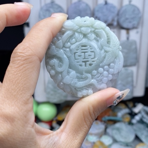 翡翠颈饰未镶嵌翡翠