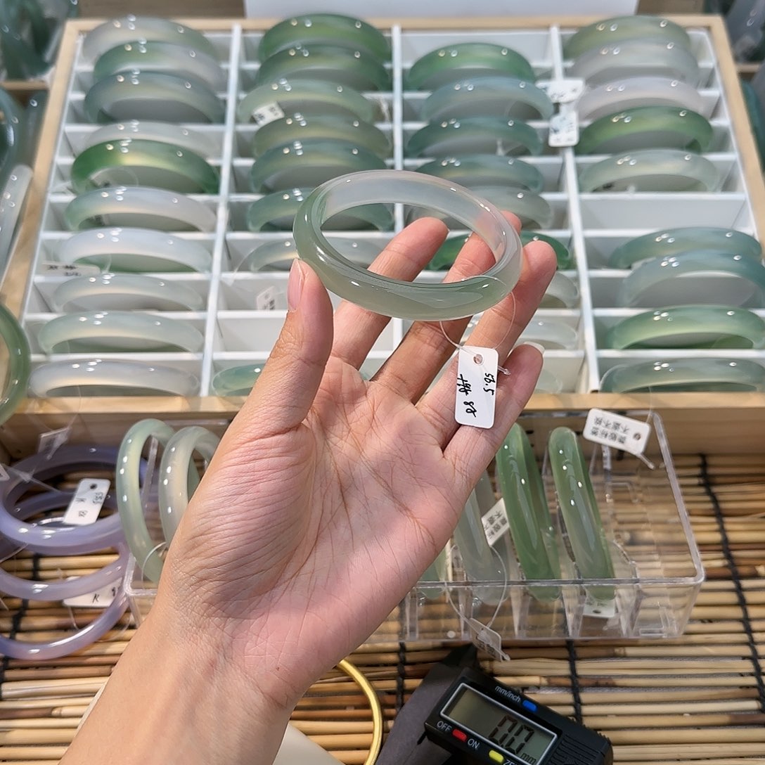 玛瑙/玉髓未镶嵌手镯圈口56.5