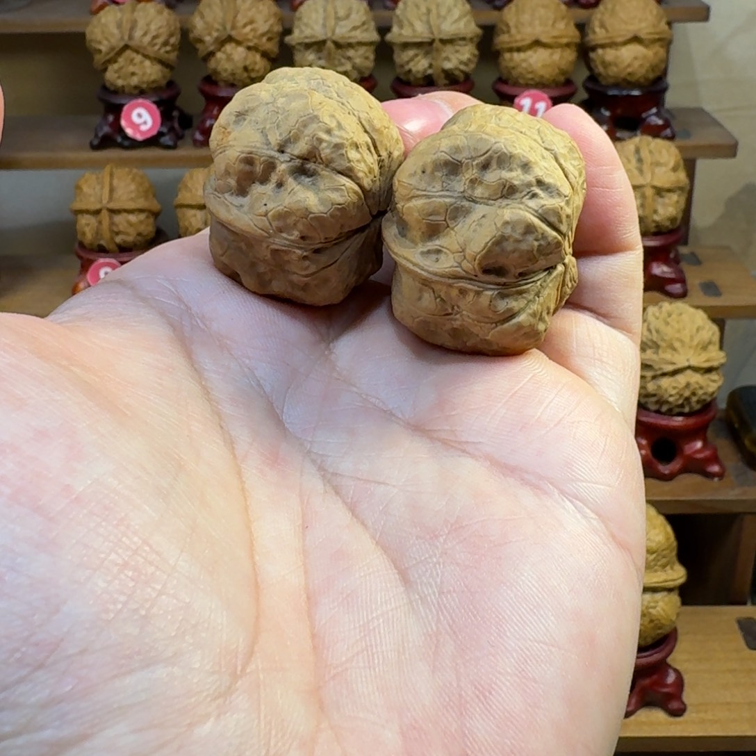 铁核桃把件肌肉尊金蟾