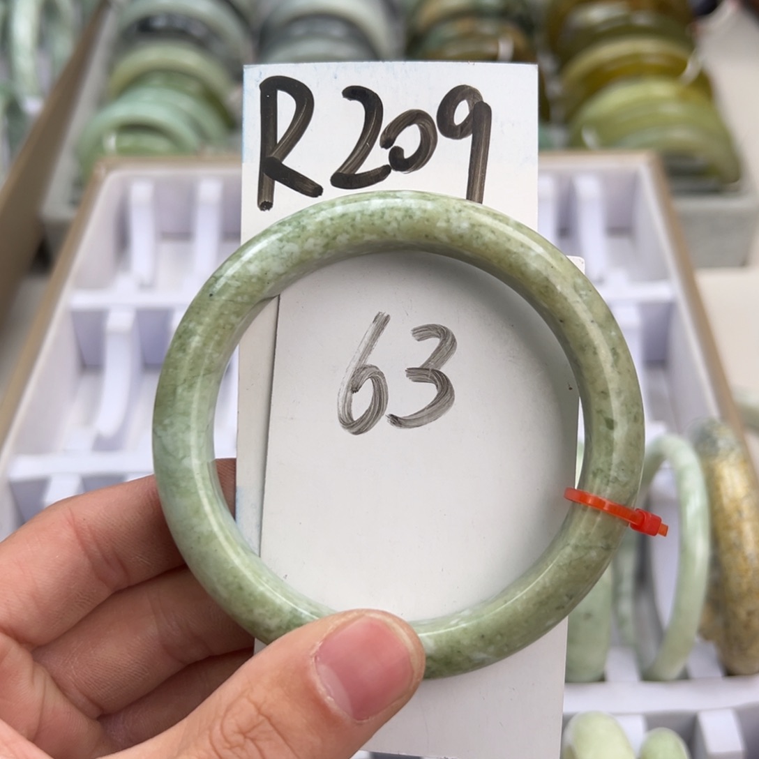 岫玉手镯未镶嵌天然岫玉