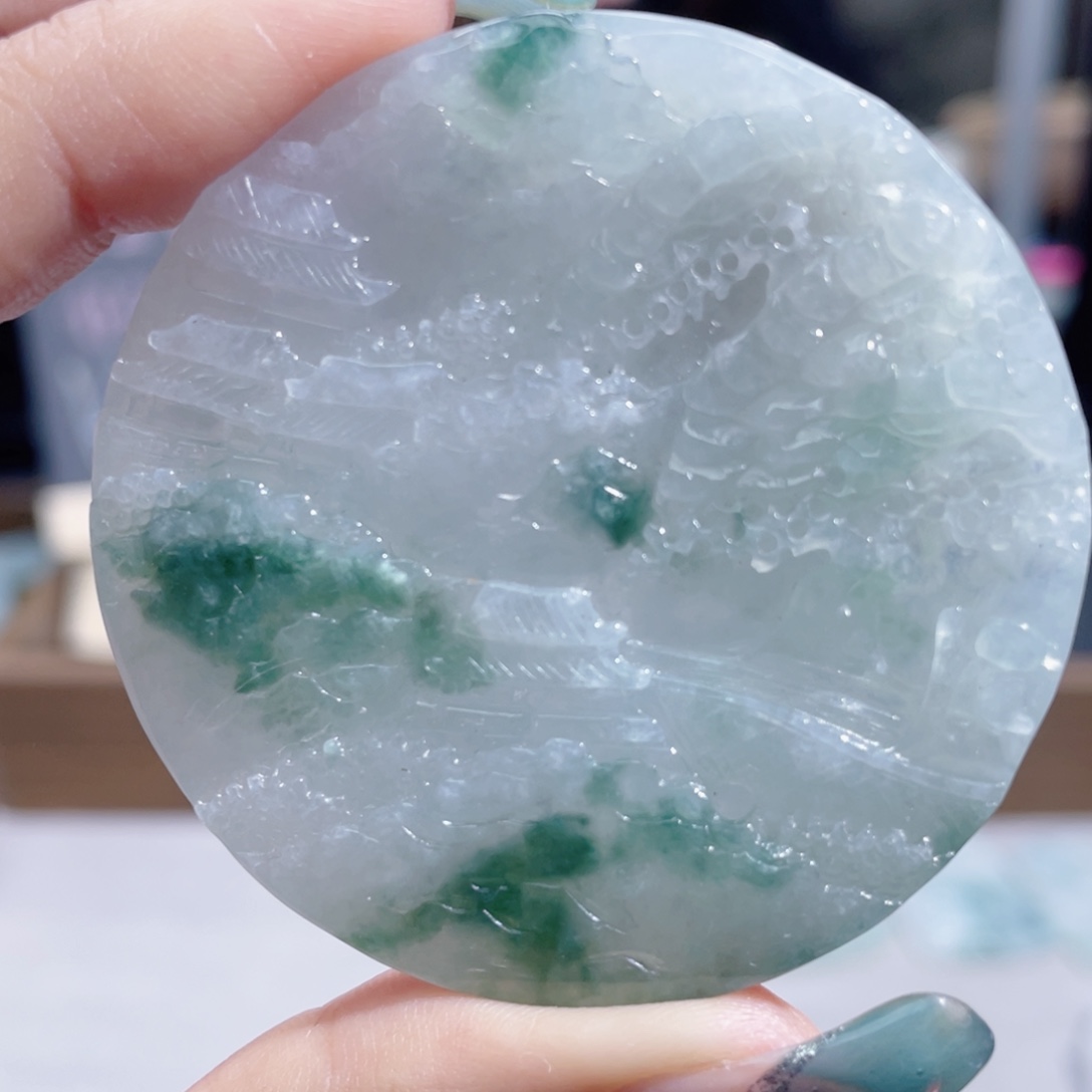 翡翠未镶嵌颈饰山水