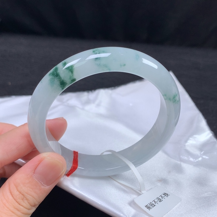 翡翠未镶嵌手镯  