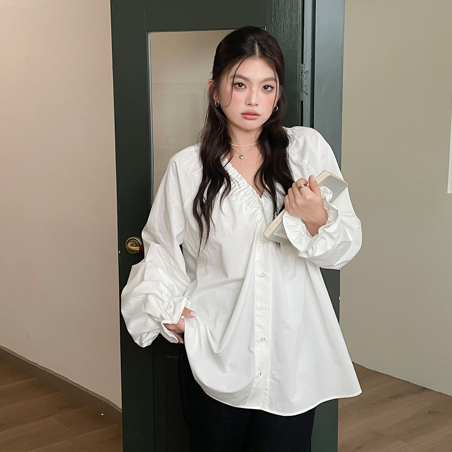 新款大码女装法式独特精致v领衬衣胖mm高级感chic别致衬衫上衣