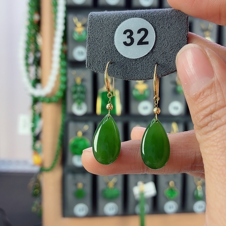 和田玉18K金镶嵌耳饰