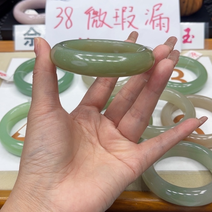 未镶嵌手镯石英质玉有*.