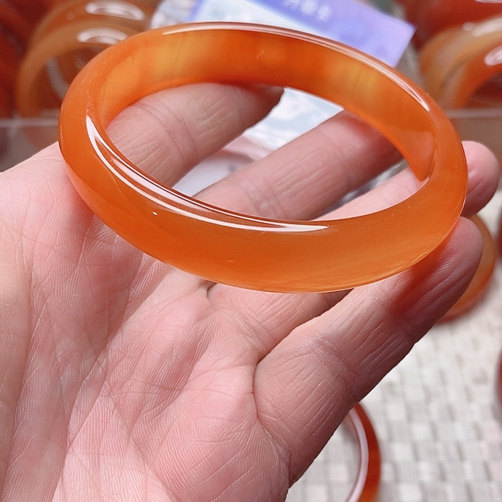 玛瑙/玉髓手镯未镶嵌每****心