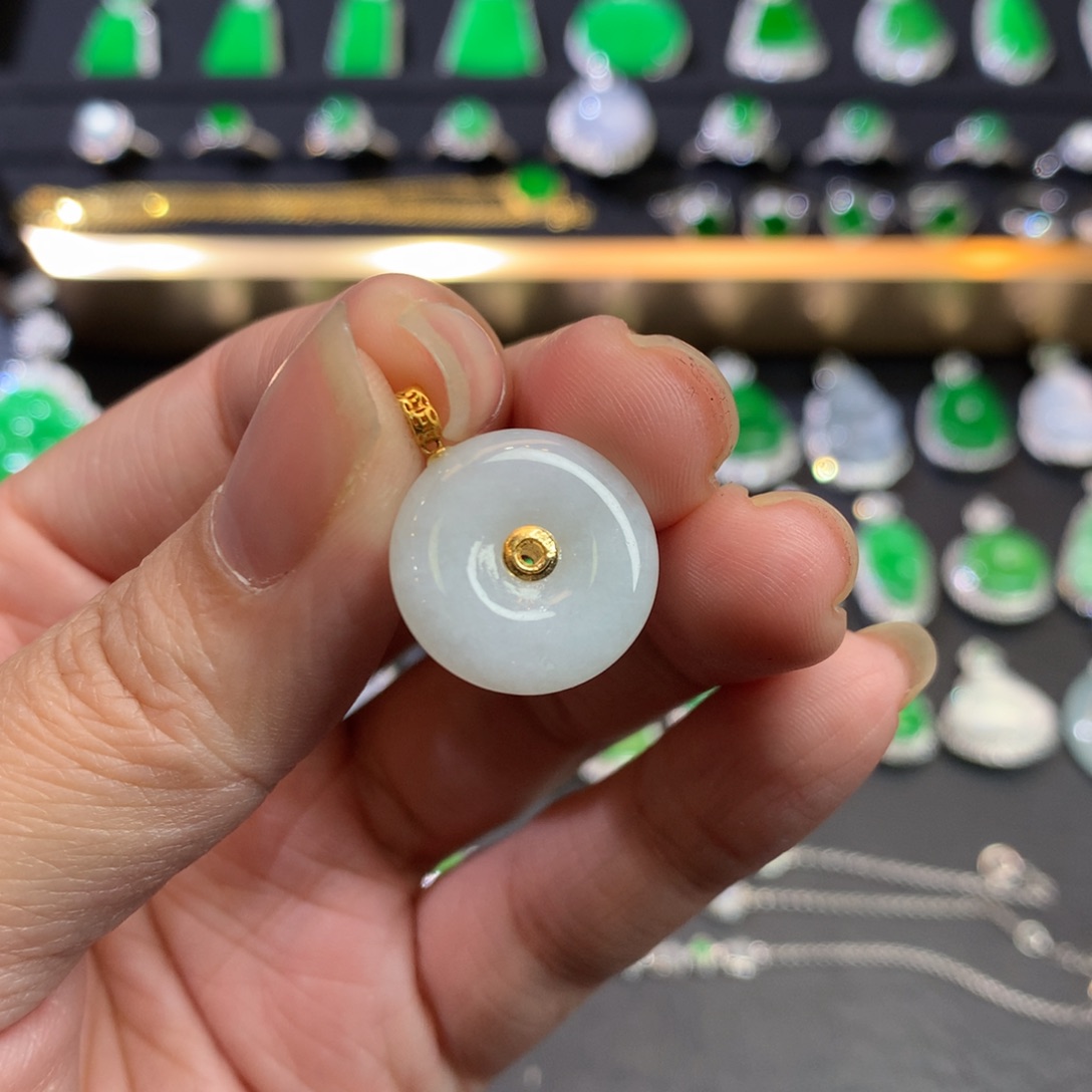 翡翠吊坠(不含链)18K金镶嵌