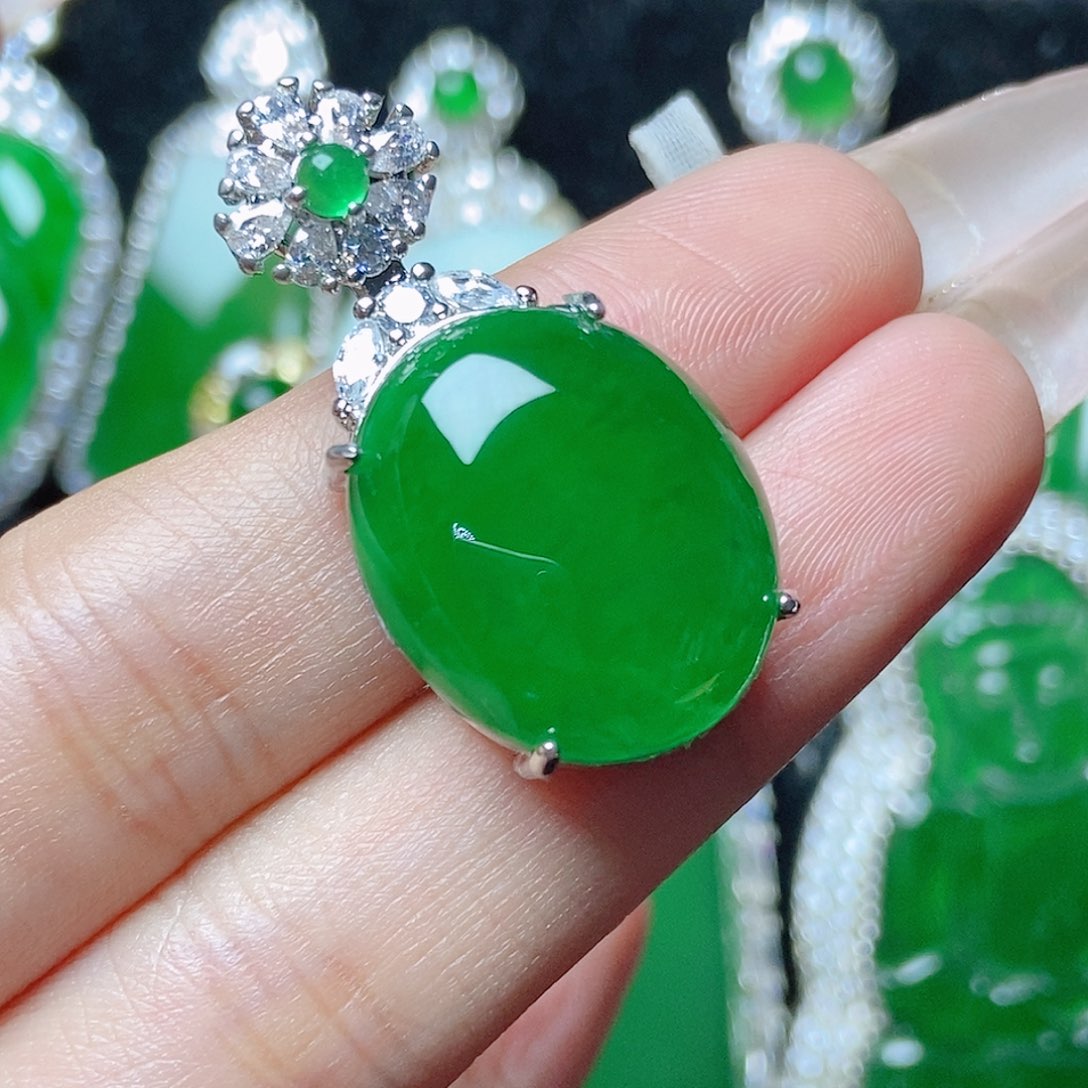 颈饰未镶嵌翡翠          