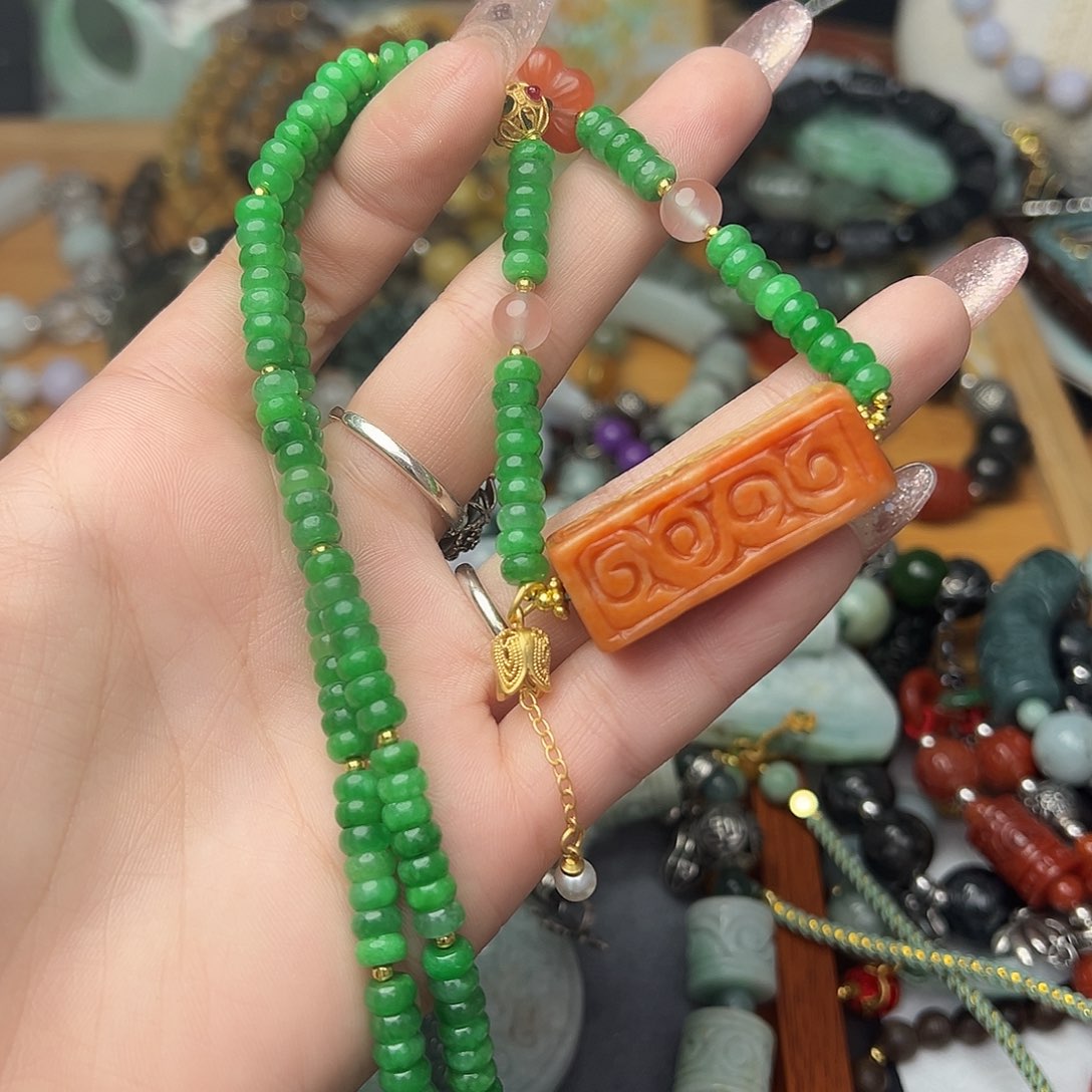 翡翠吊坠(赠链)未镶嵌吊坠