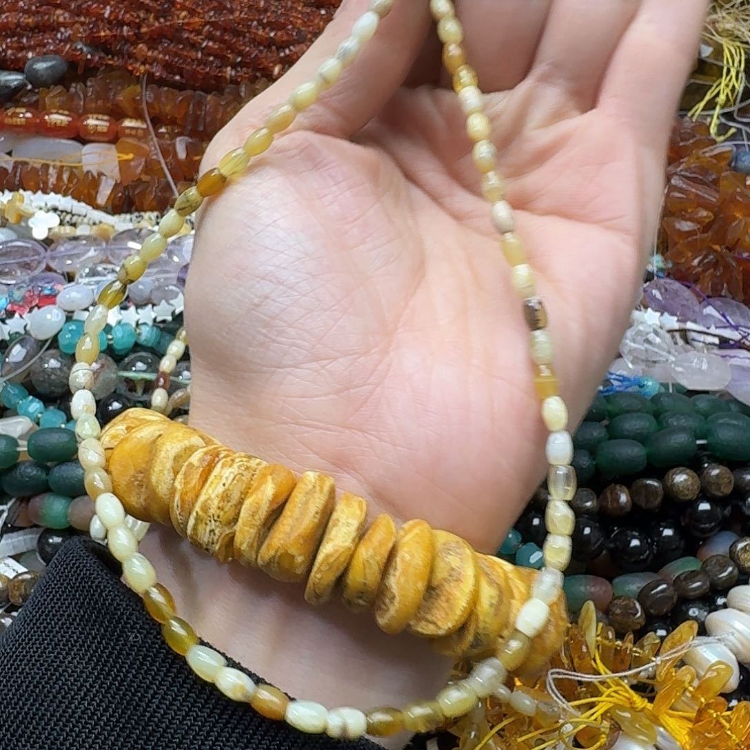 玛瑙/玉髓合金珠宝半成品一条4x6m黄澳宝