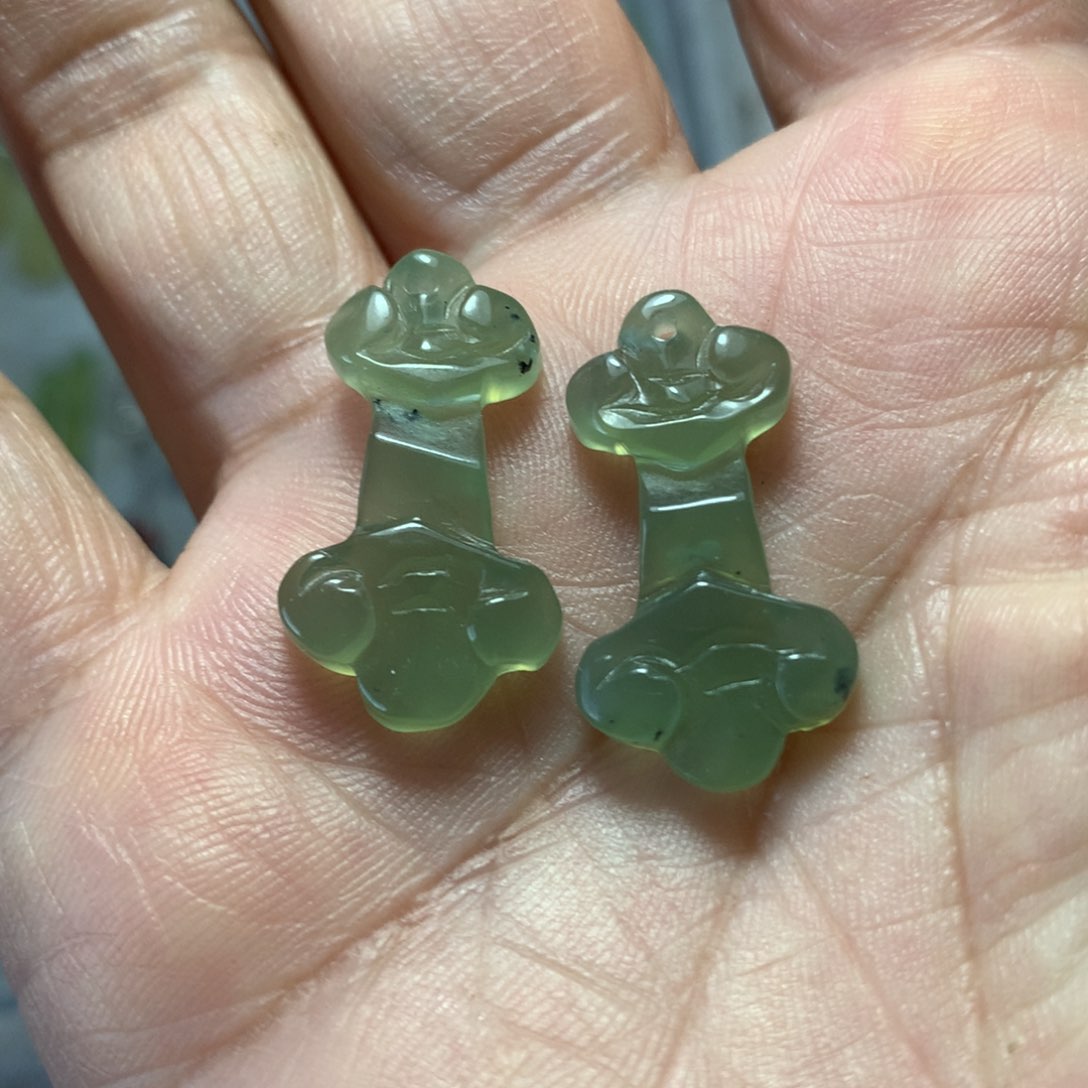 蛇纹石玉耳环未镶嵌