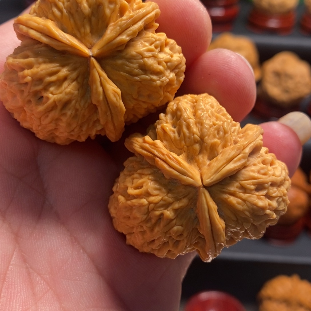 吊坠文玩核桃蚂蚁纹三棱43尺