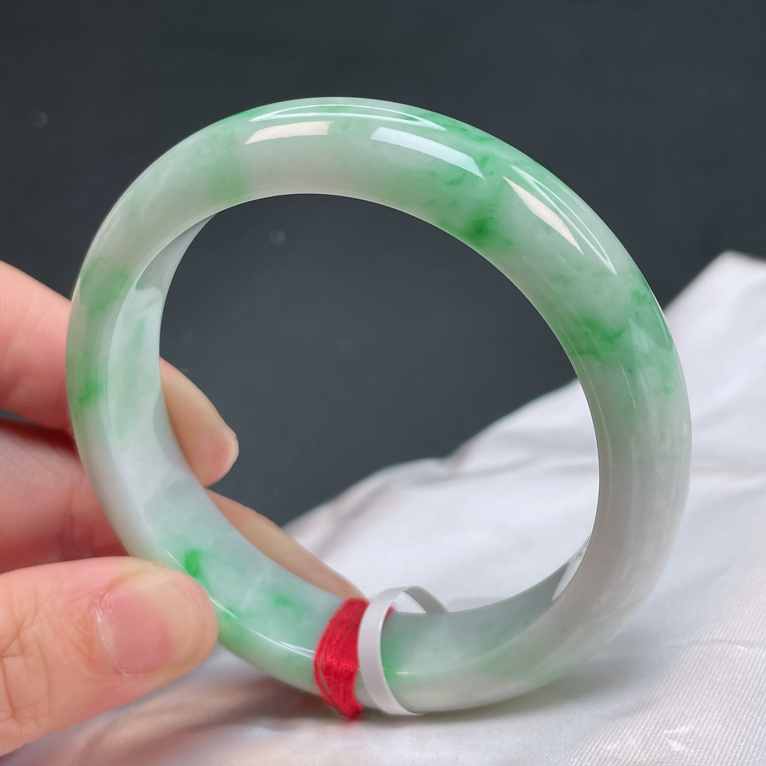 0396缅甸天然翡翠A货57圈白底青飘阳绿宽边手镯时尚百搭女款精美