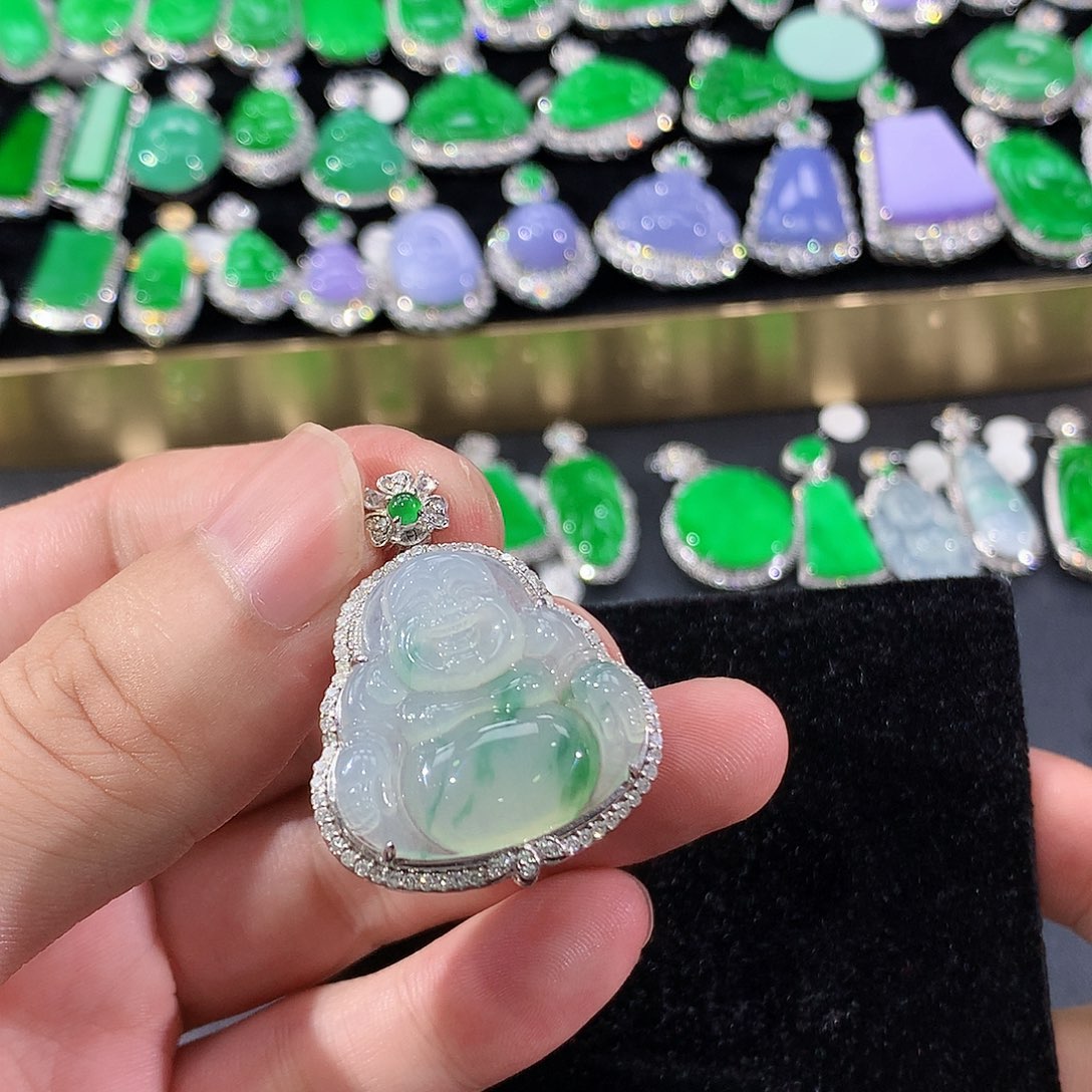 翡翠18K金镶嵌颈饰