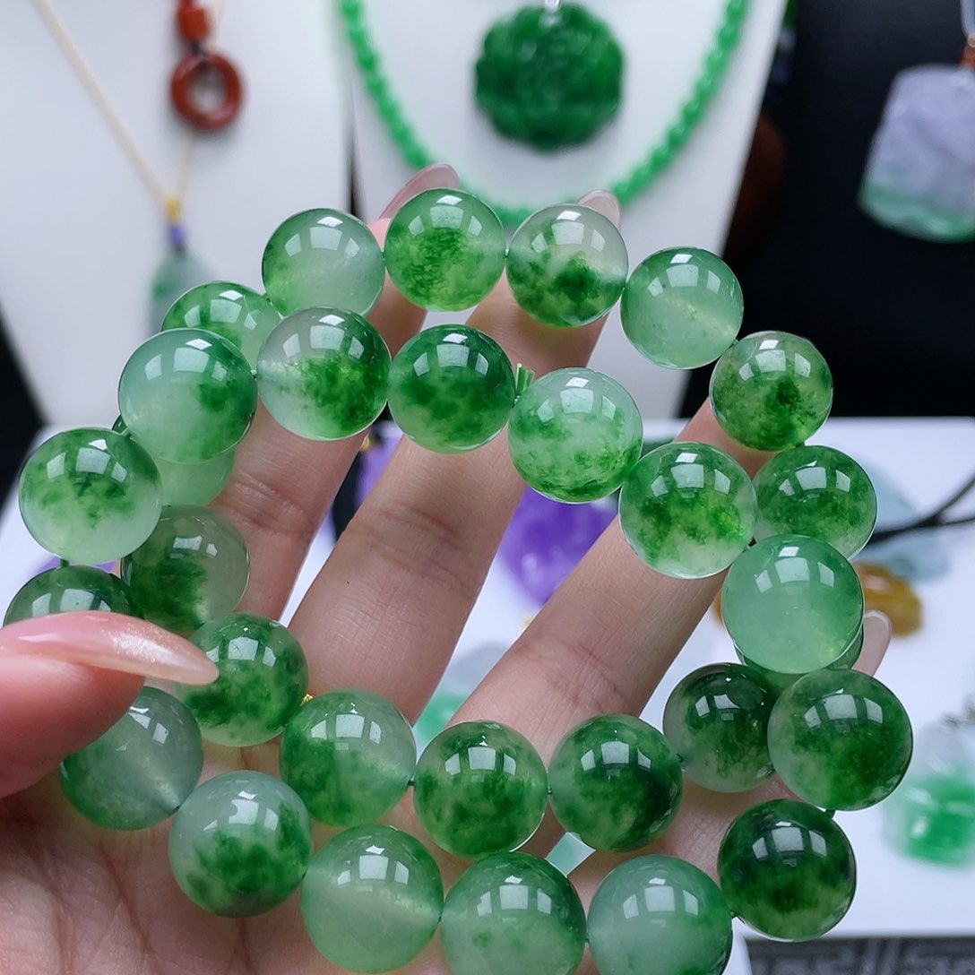 翡翠吊坠(赠链)未镶嵌