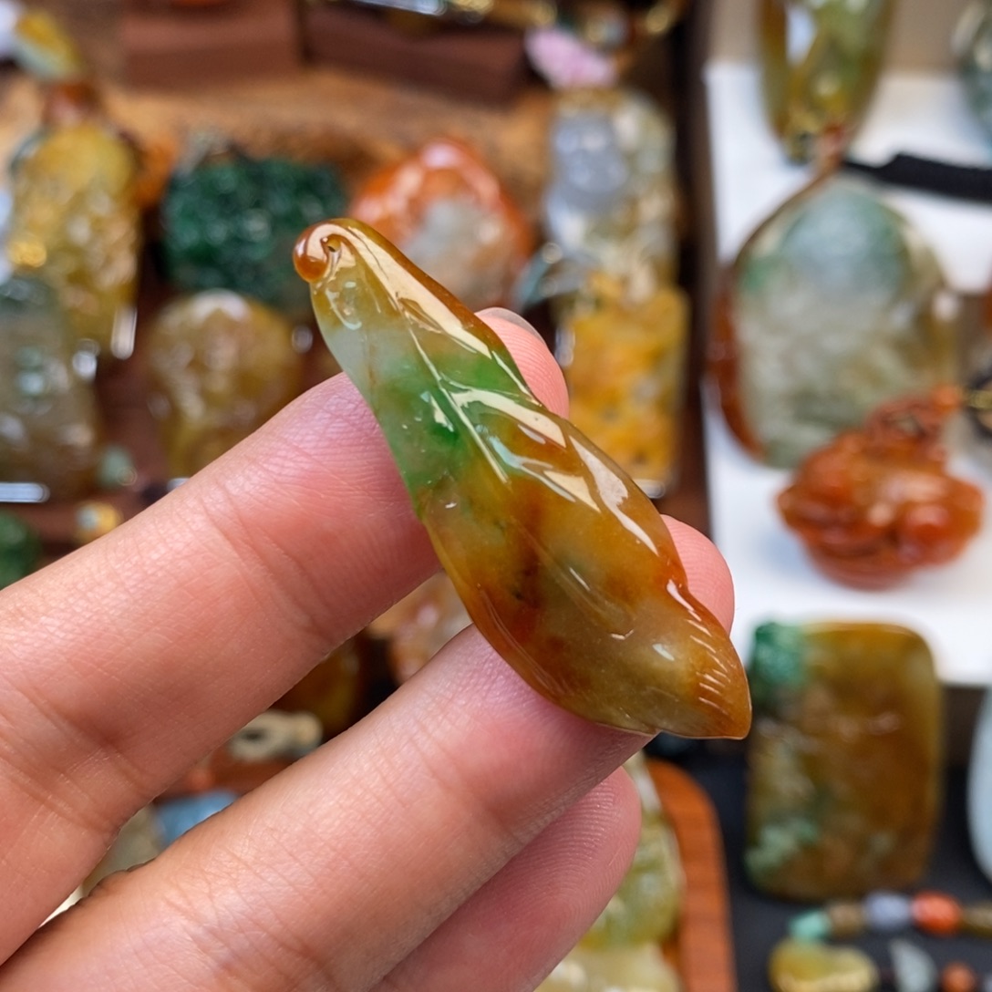 翡翠未镶嵌颈饰漂亮的叶子