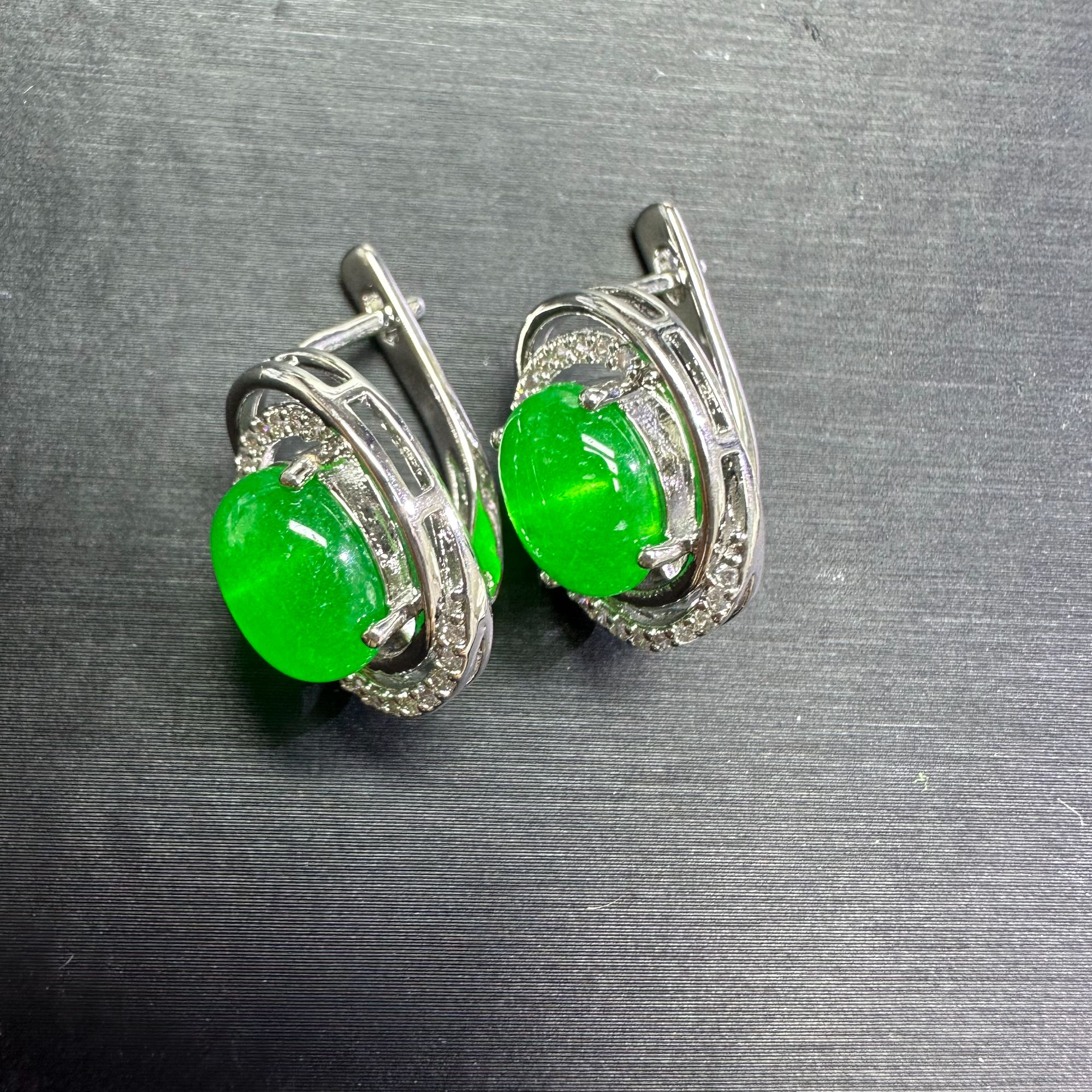 翡翠满绿蛋面耳饰H210