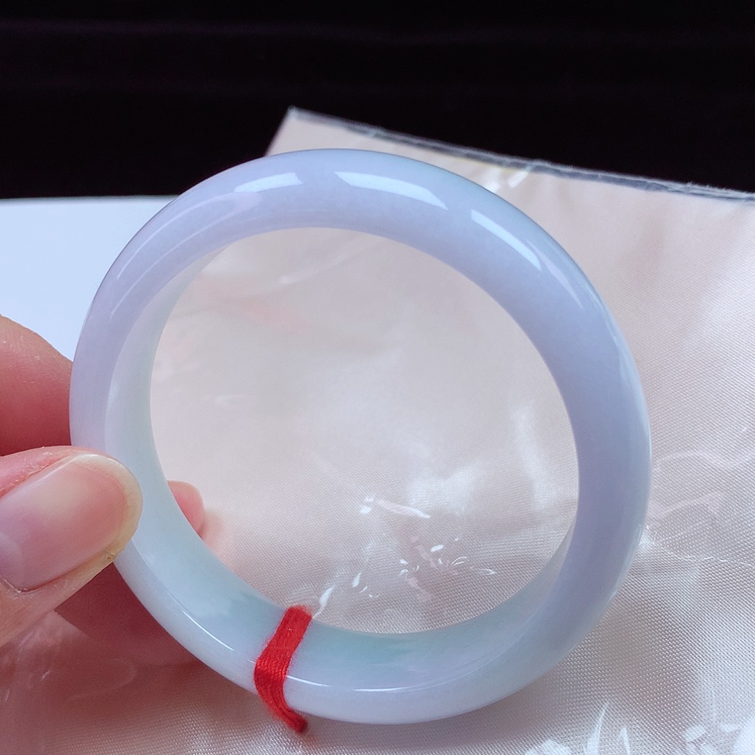 翡翠手镯未镶嵌54圈