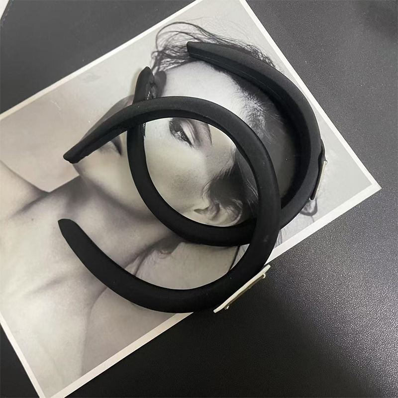 P三角黑白缎面发箍斜标款