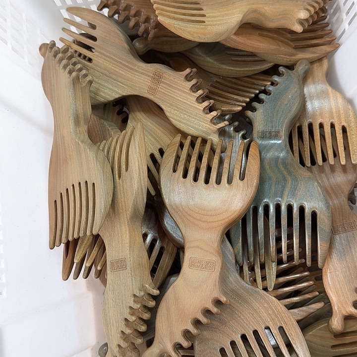 绿檀木凤凰梳子微瑕疵