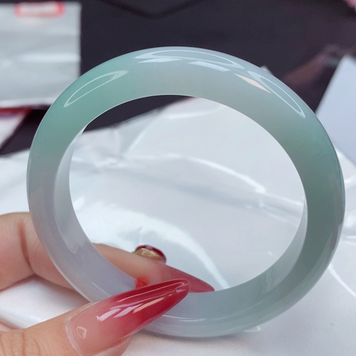 翡翠手镯未镶嵌57圈